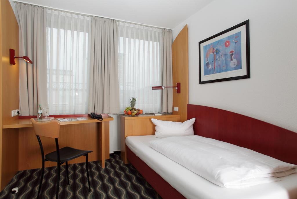 Stadthotel Касел Екстериор снимка